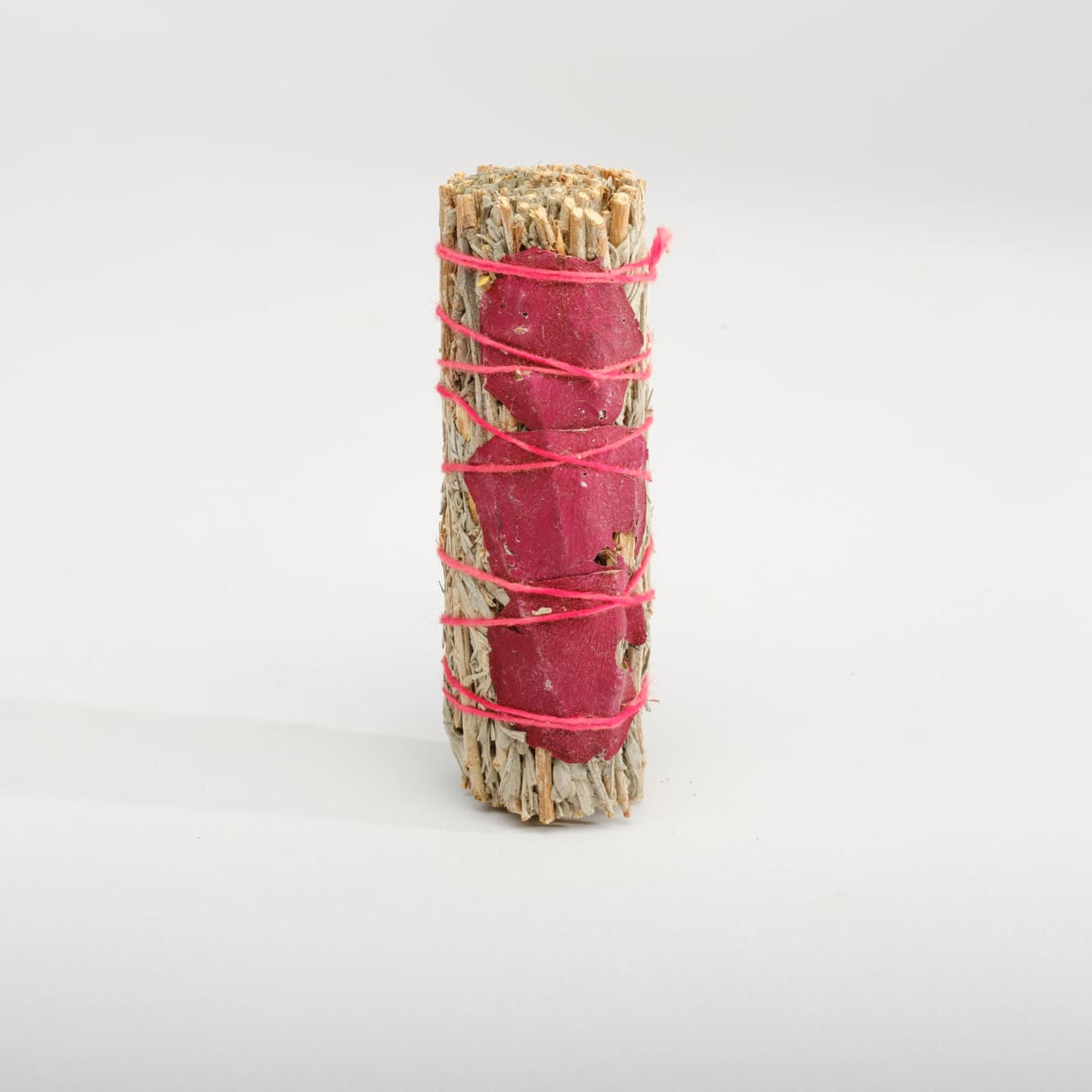 Fascio di Salvia Blu con Petali di Rosa – Amore, Guarigione e Delicatezza