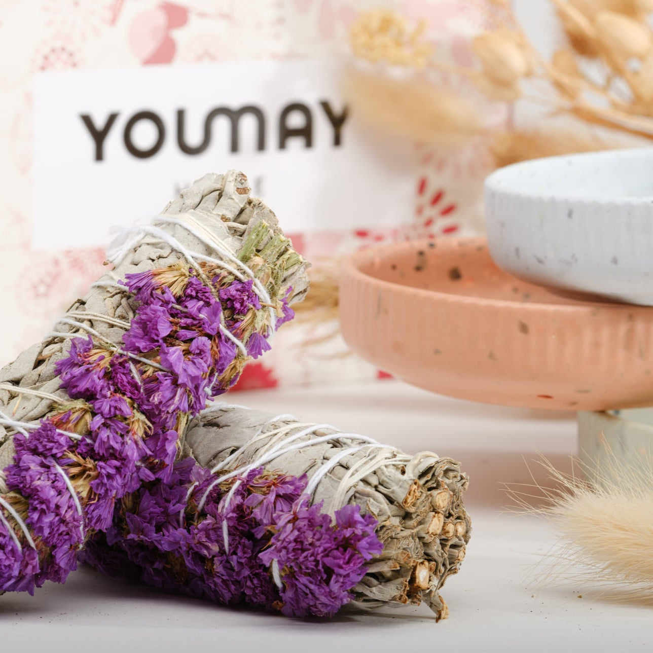 Salvia Bianca e Sinuata Viola – Femminilità e Rinascita