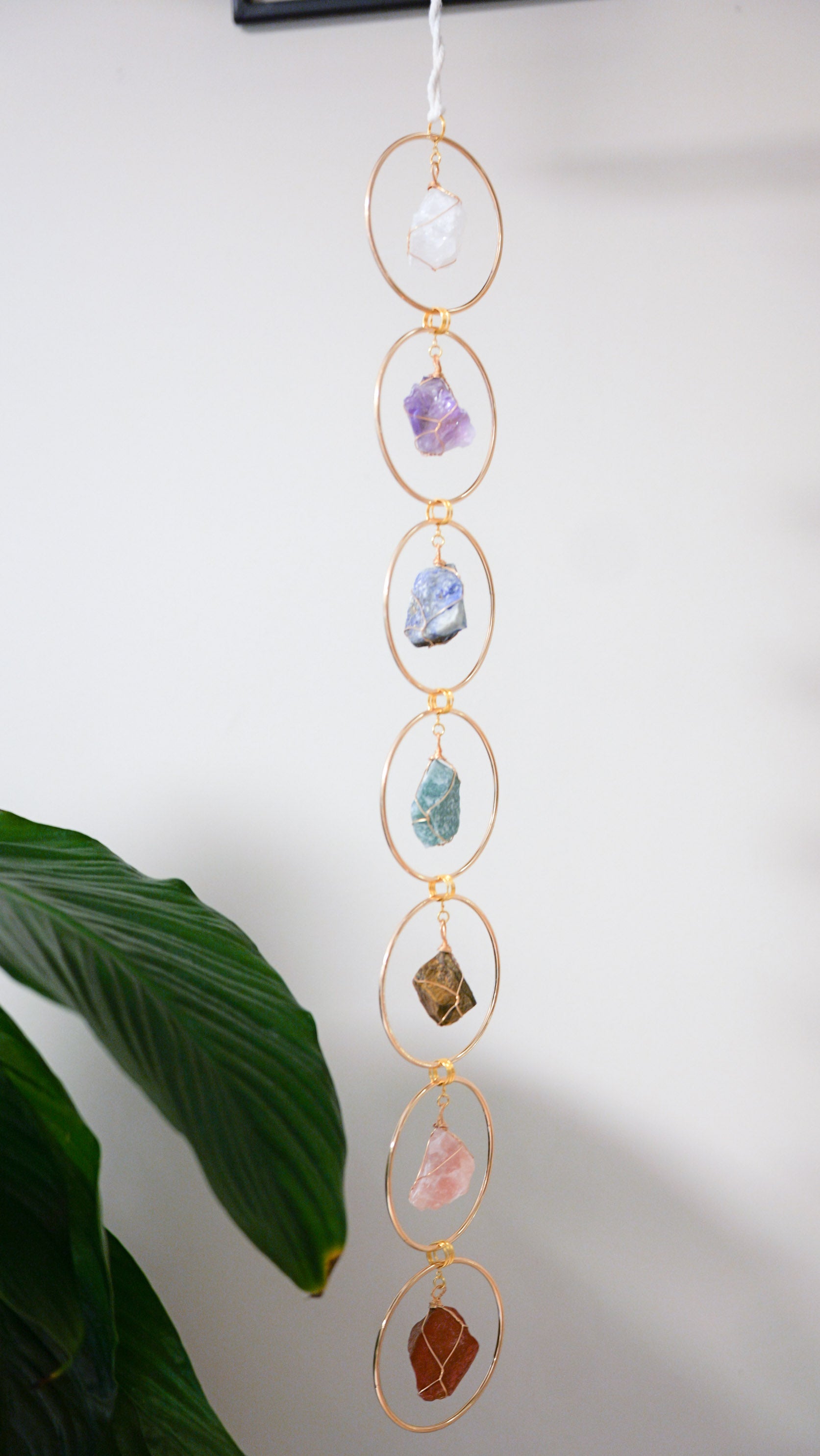 ✨ Il Respiro dei Chakra -   Sospensione di Cristalli Grezzi per l’Anima e la Casa