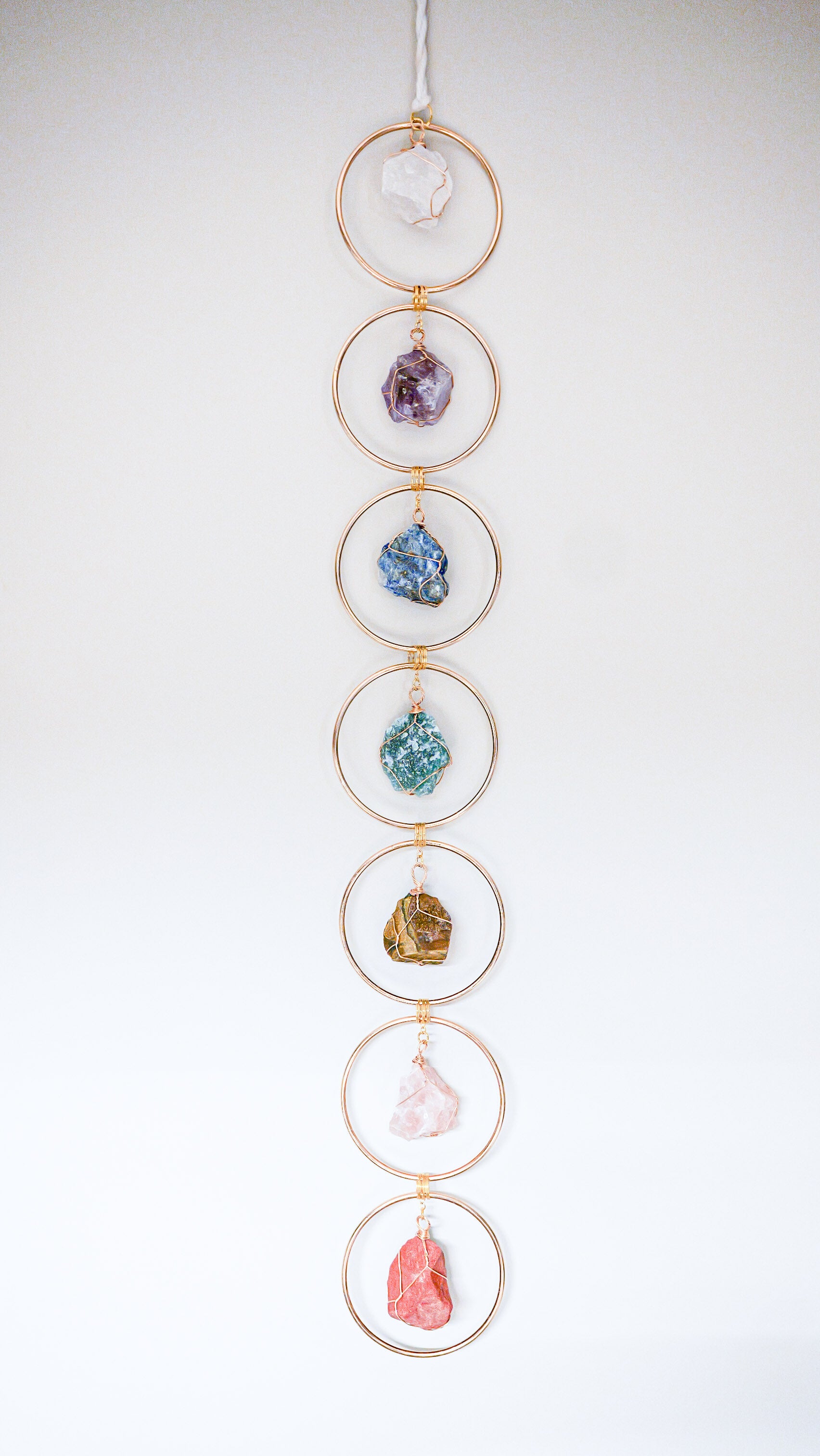 ✨ Il Respiro dei Chakra -   Sospensione di Cristalli Grezzi per l’Anima e la Casa